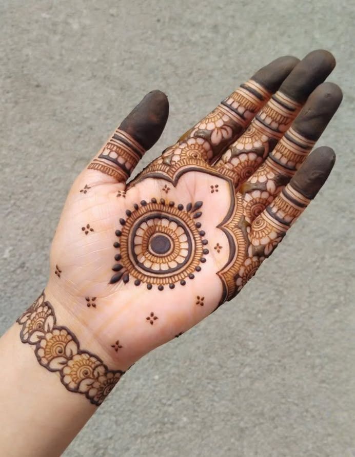 small mandala mehndi design front hand