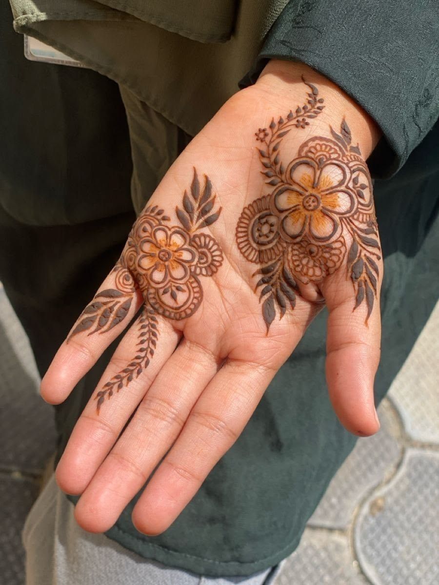 minimalist floral front hand mehndi design