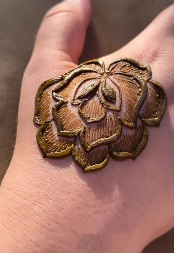 Bold rose motif Dubai Arabic Mehendi Design with romantic floral detailing