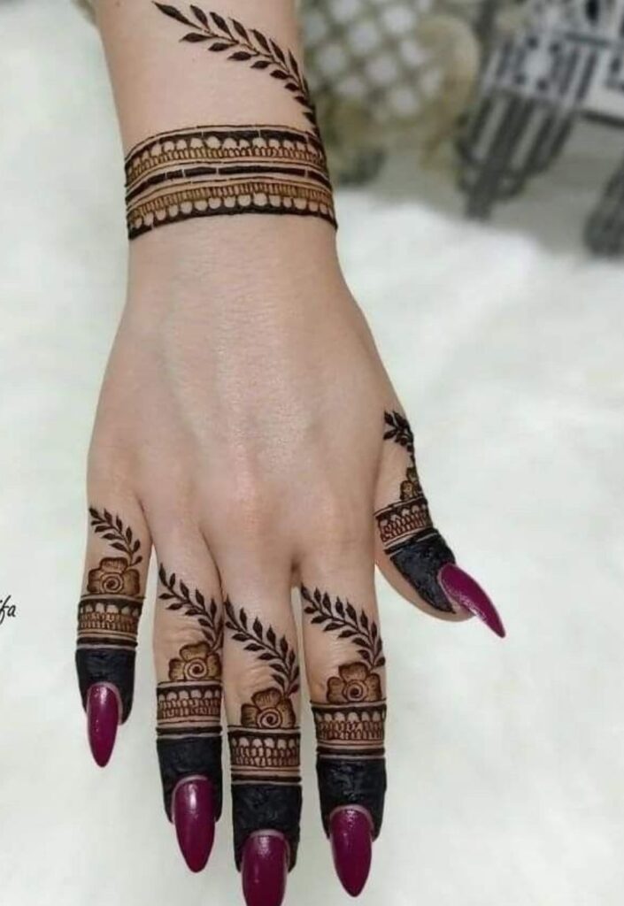 Bracelet style Eid mehndi design 2026 with wrist cuff pattern and elegant floral detailing for modern look.