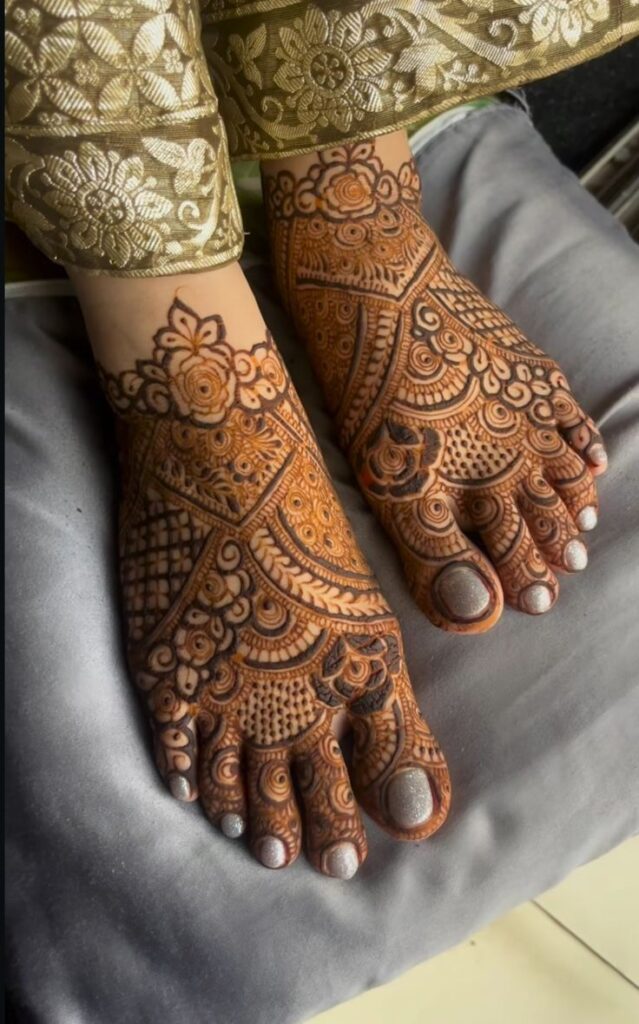 “Pakistani bridal henna design for feet with traditional floral detailing”