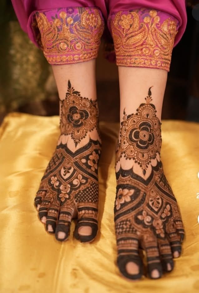 “Beautiful wedding foot mehndi design for brides with rich decorative patterns”