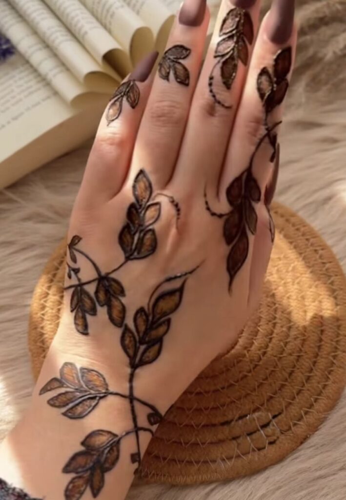 Easy leaf vine mehndi design with simple diagonal natural leaf pattern