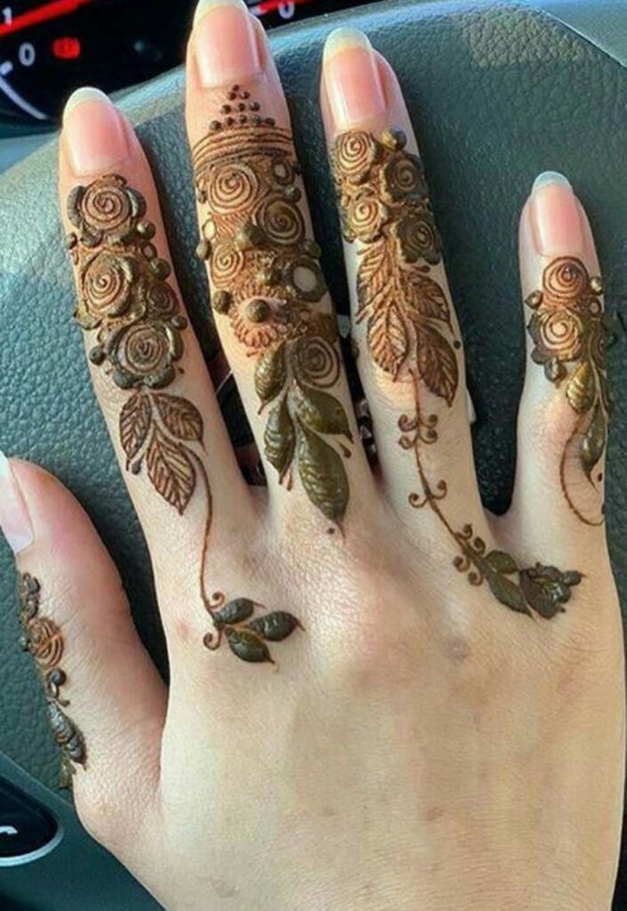 Elegant finger-only Dubai Mehendi Design with minimal floral detailing.