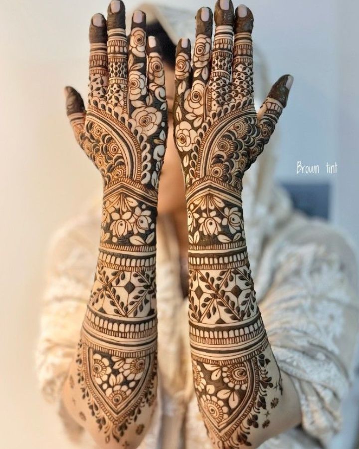 Fine line bridal mehndi pattern with delicate thin strokes, minimal detailing, and elegant Simple Bridal Mehndi Designs 2026 style for modern brides