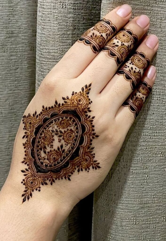 Geometric Gulf Style Mehendi mandala design with symmetrical patterns.