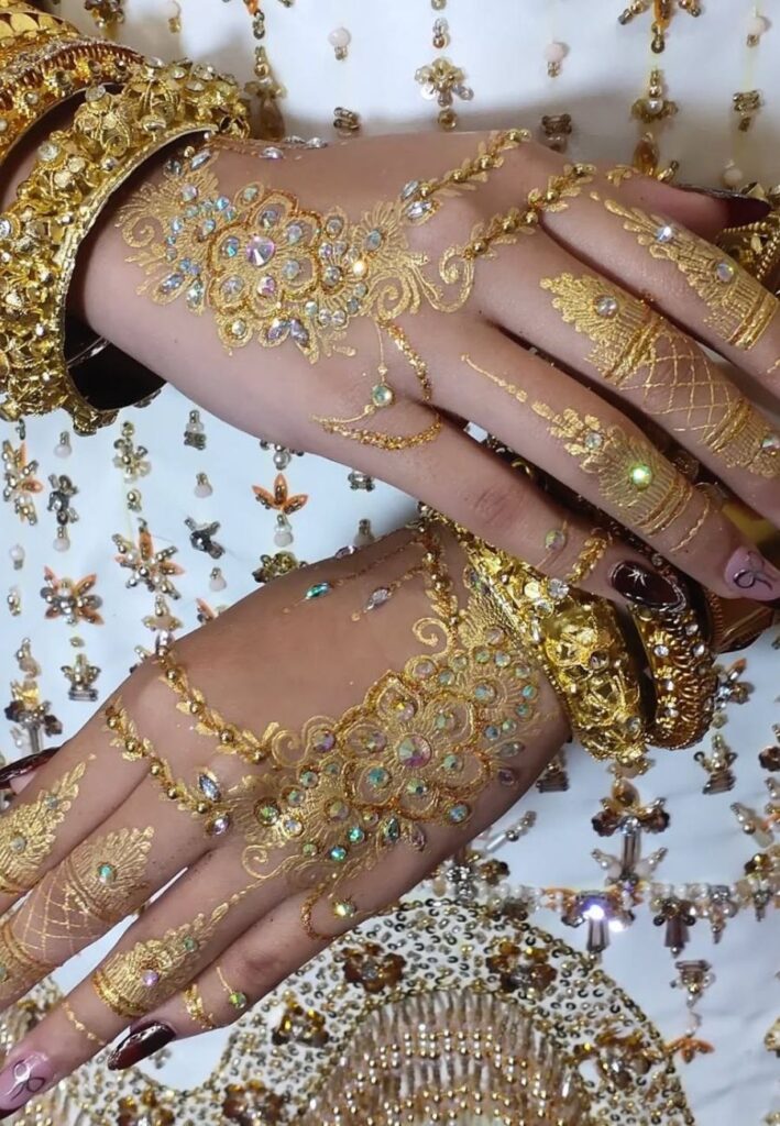 Hanging jewel effect Dubai Mehendi Design resembling delicate jewelry.