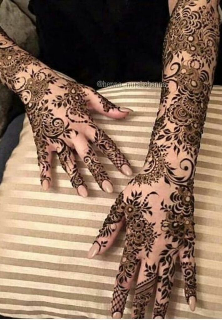 Heavy leafy Dubai Mehendi Design with flowing bridal vine patterns.
