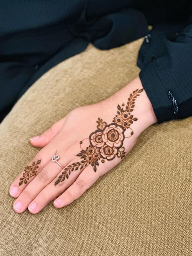 Easy Mehndi Designs for College Girls with beginner-friendly stylish patterns