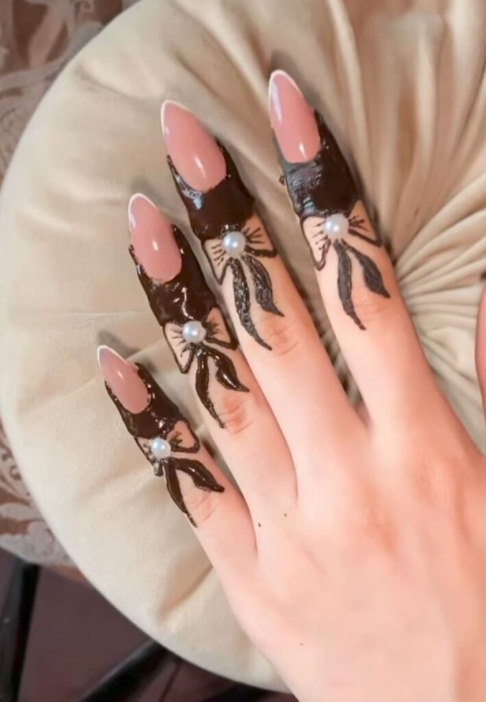 Finger tip Cute Small Mehndi Designs