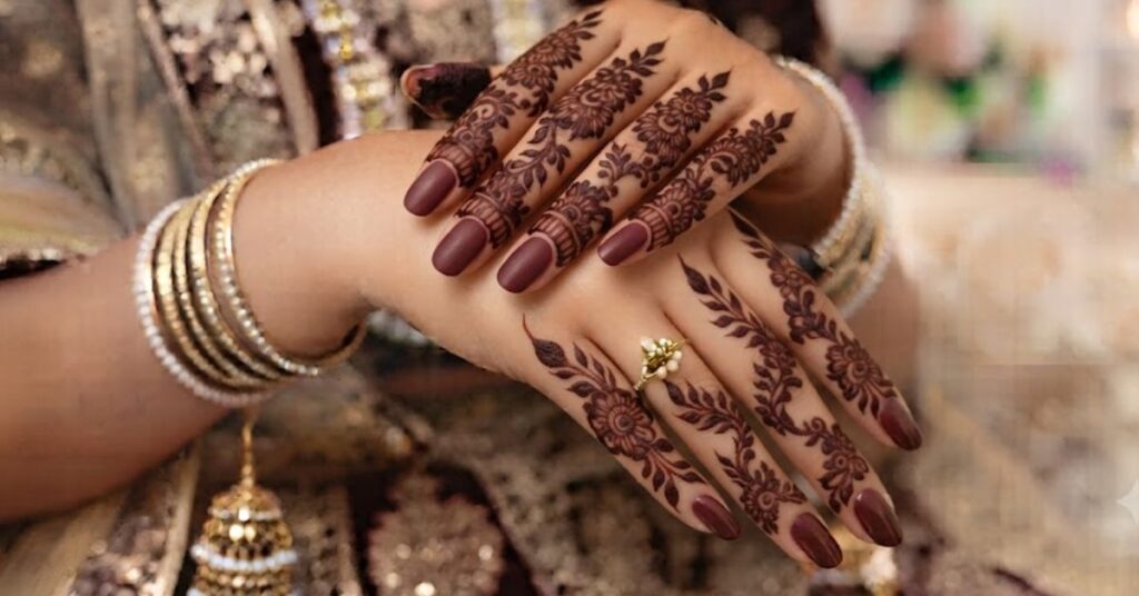 Elegant finger vine mehndi pattern