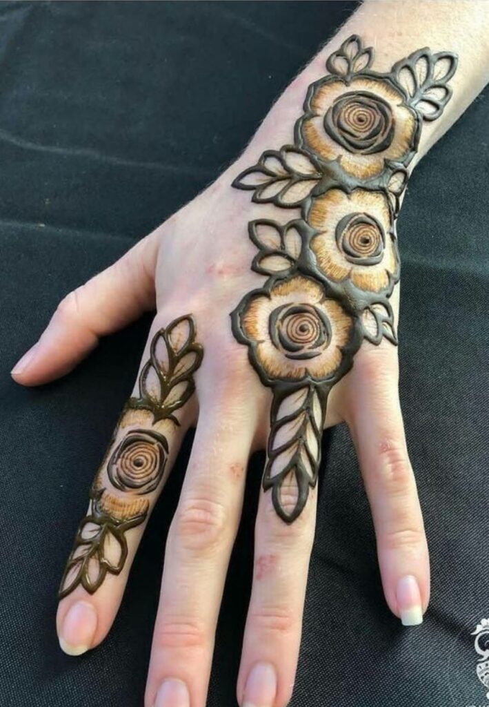 Floral Independence Theme mehndi design with beautiful flowers, patriotic patterns, and Pakistan Independence Day henna style