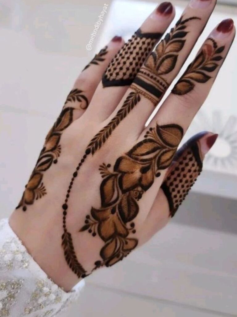 Indo-Arabic College Girl Mehndi Designs combining Indian and Arabic henna styles