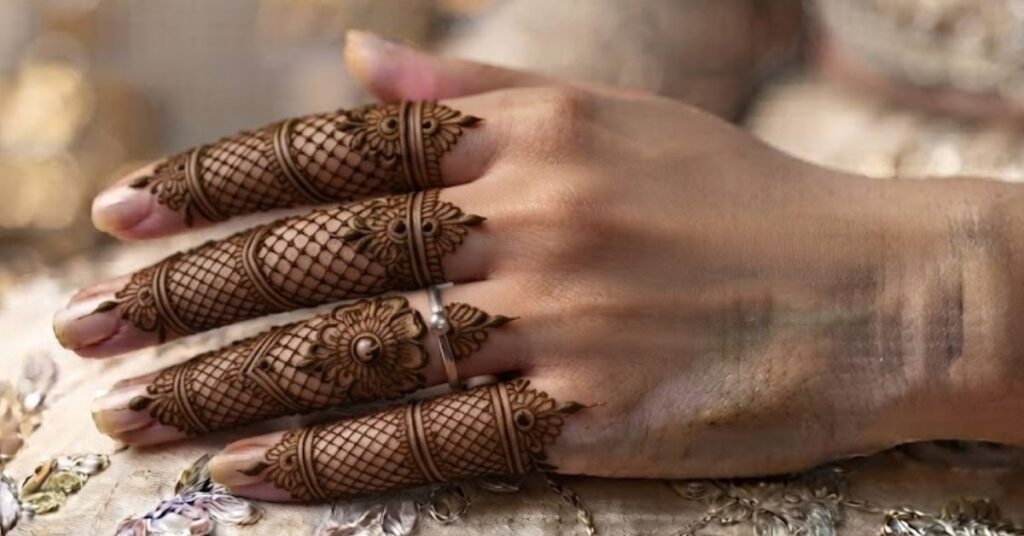 Lace pattern elegant finger mehndi design