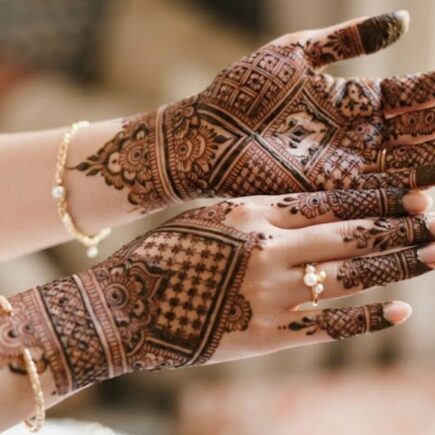 Moroccan Mehndi Designs 2026 featuring elegant geometric henna patterns on hands