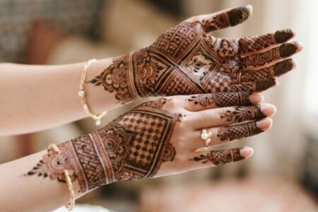 Moroccan Mehndi Designs 2026 featuring elegant geometric henna patterns on hands