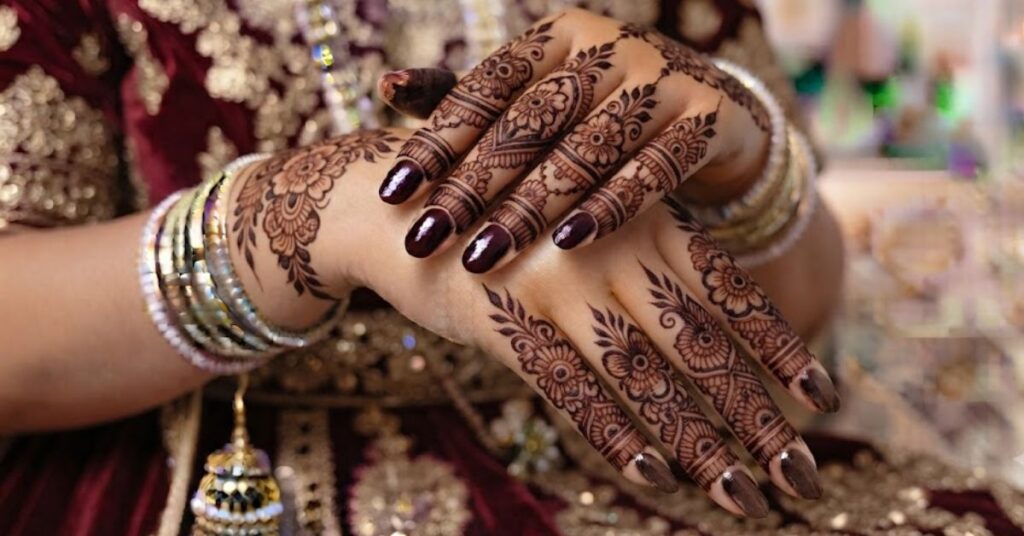 Popular Types of Royal Finger Mehndi Design with Elegant Henna Patterns