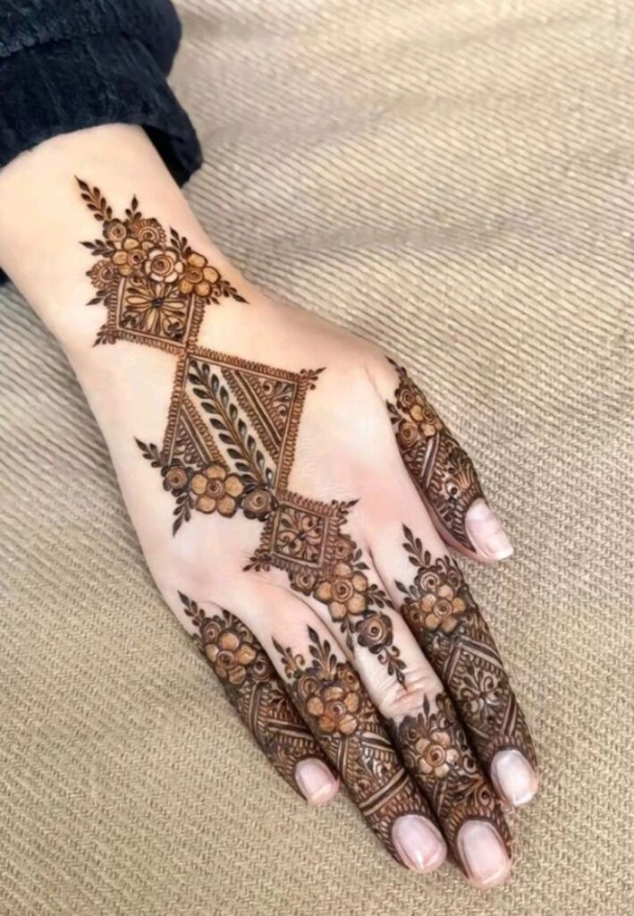 Simple geometric Moroccan mehndi design with clean lines and traditional Moroccan patterns.