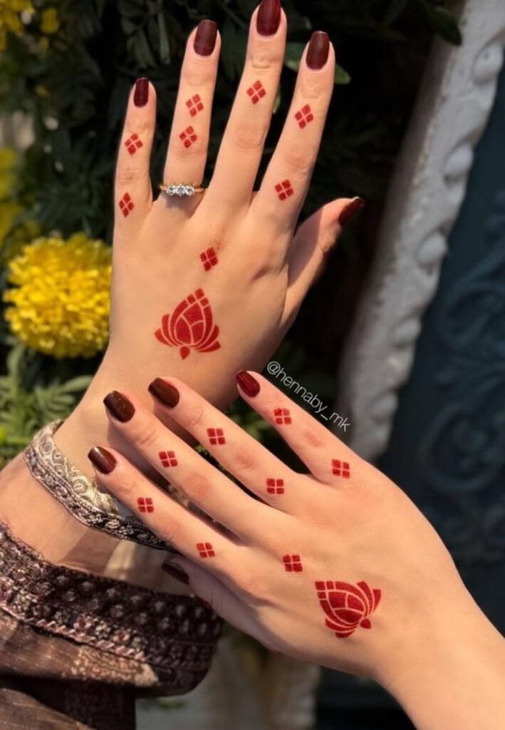 Small lotus Cute Small Mehndi Designs
