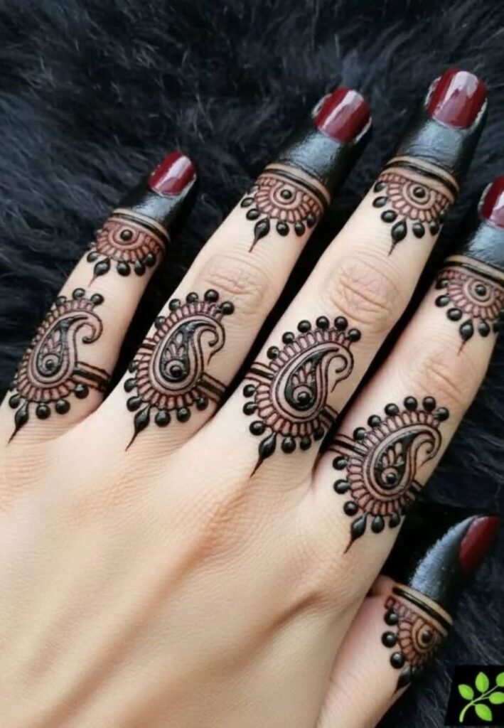 Tiny paisley mehndi design